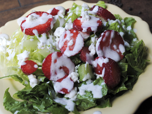 strawberry goat cheese salad with black pepper dressing