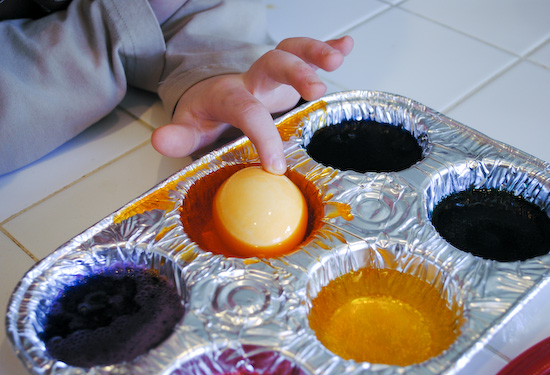 Easy Easter Egg Dying in Muffin Tins