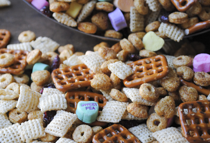 Valentine's Day Snack Mix with Free Printable Bag Toppers_2